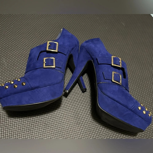 Royal Blue Suede studded heels G by Guess size 9 - Picture 1 of 7